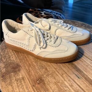 Ivory Dolce Vita size 9